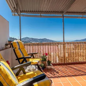Casa Marlo, Spacious House In The Lively Centre Of Competa